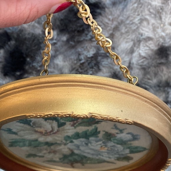 Vintage Needlework flowers in golden worked wood frame - Picture 15 of 16